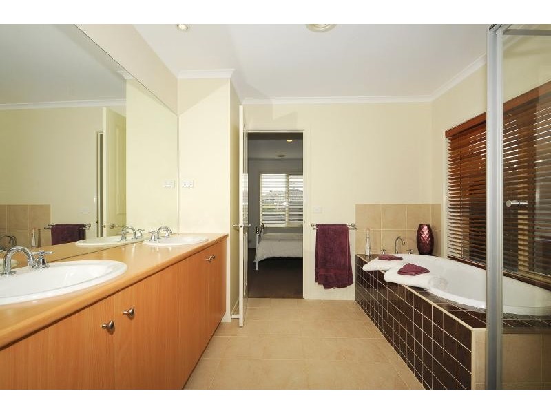 18 Haverbrack Drive, Berwick VIC 3806