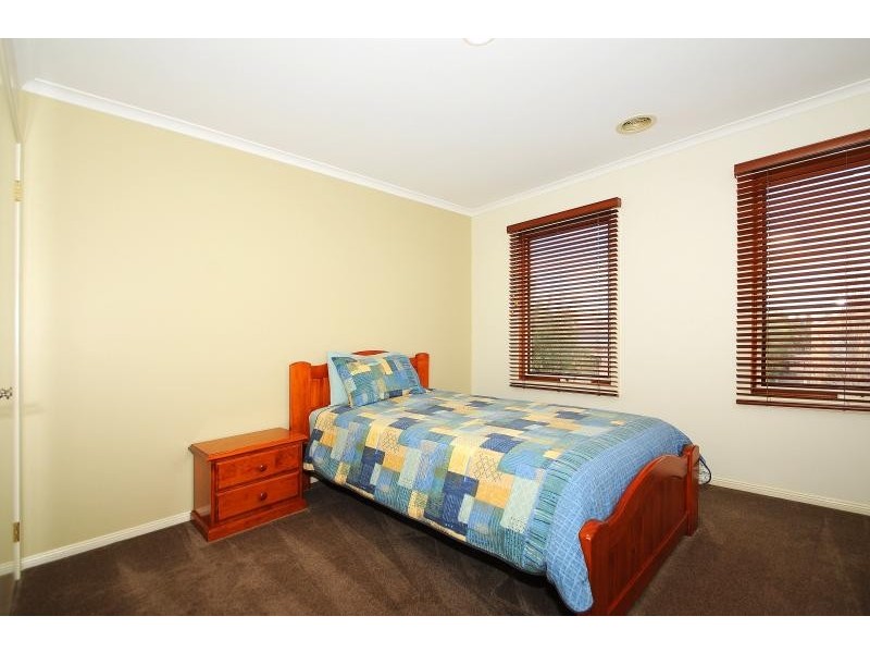 18 Haverbrack Drive, Berwick VIC 3806