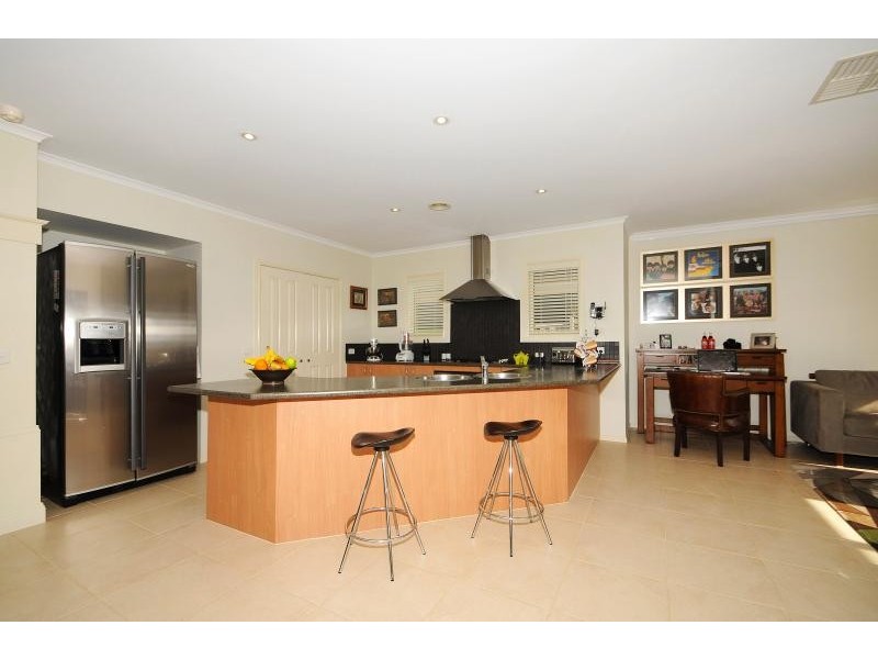 18 Haverbrack Drive, Berwick VIC 3806