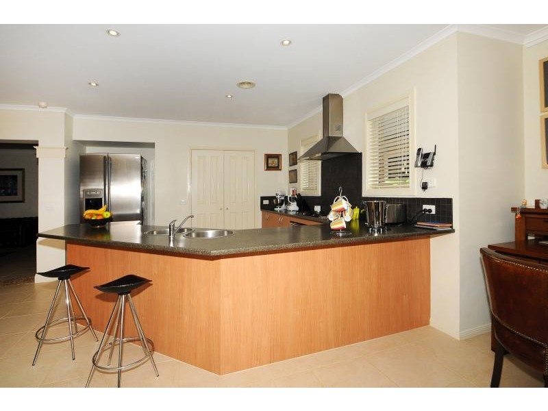 18 Haverbrack Drive, Berwick VIC 3806