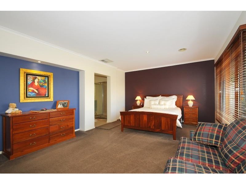 18 Haverbrack Drive, Berwick VIC 3806