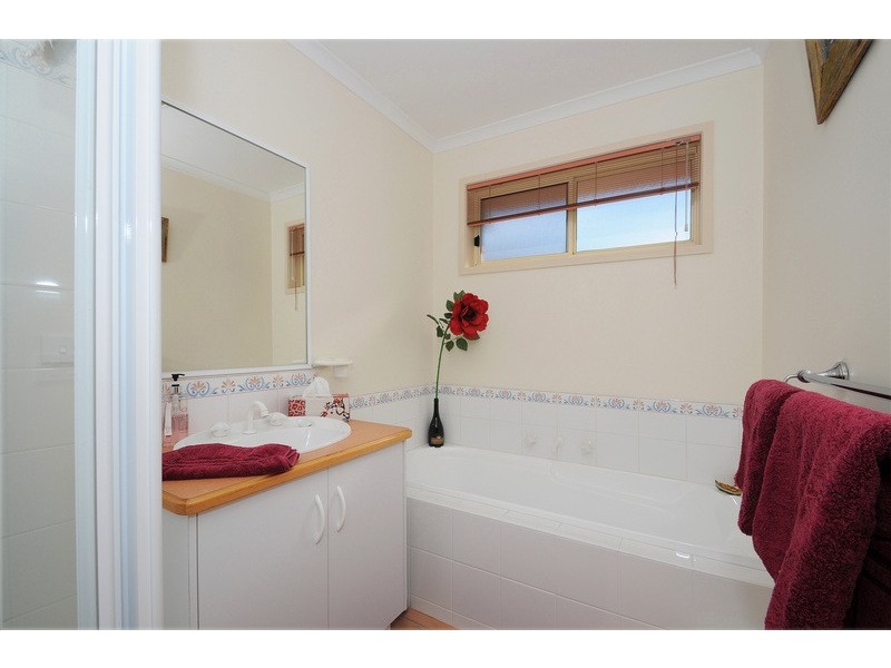 11 Tolga Close, Carrum Downs VIC 3201