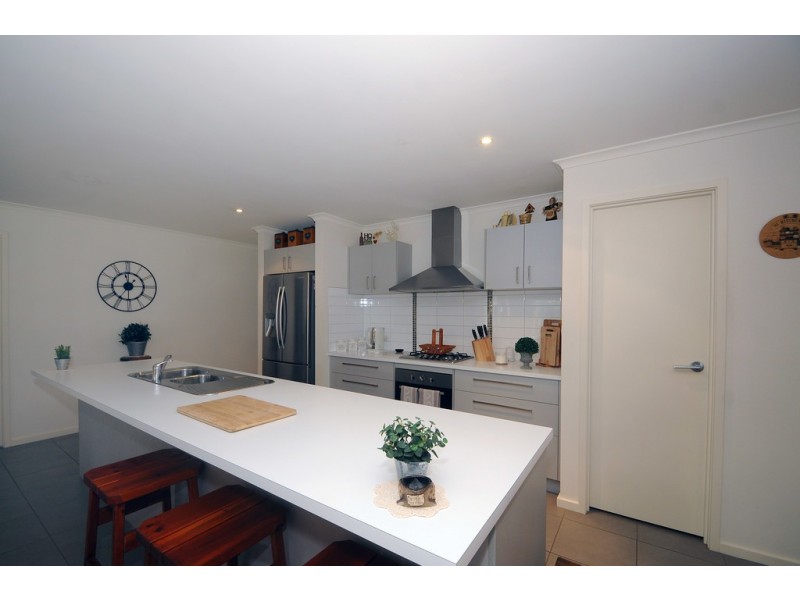 19 Sanoma Drive, Skye VIC 3977