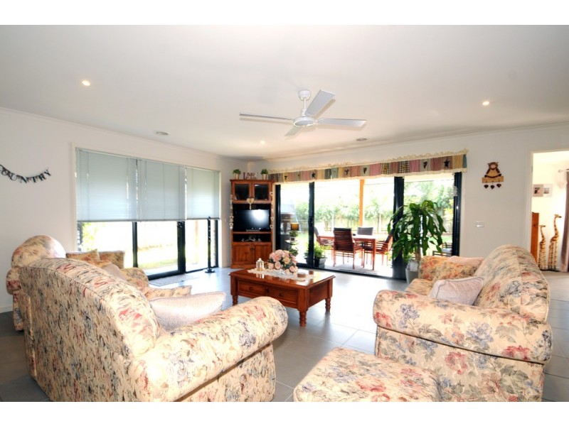 19 Sanoma Drive, Skye VIC 3977