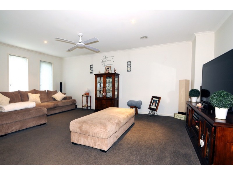 19 Sanoma Drive, Skye VIC 3977