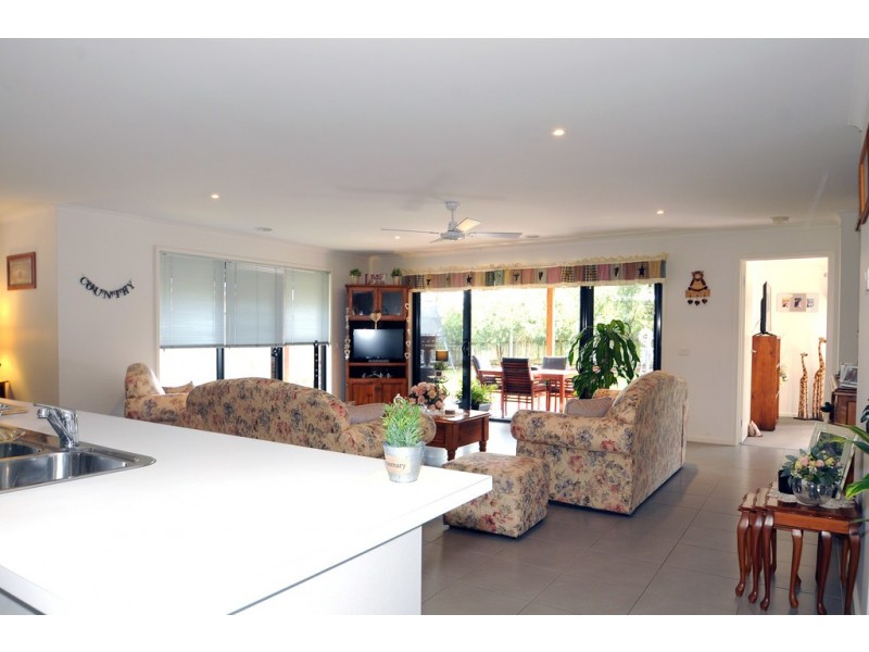 19 Sanoma Drive, Skye VIC 3977