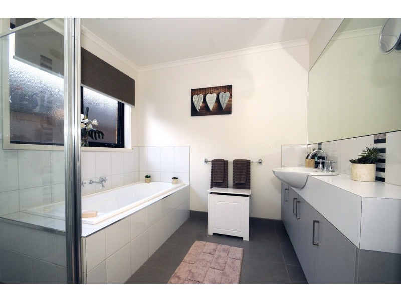 19 Sanoma Drive, Skye VIC 3977