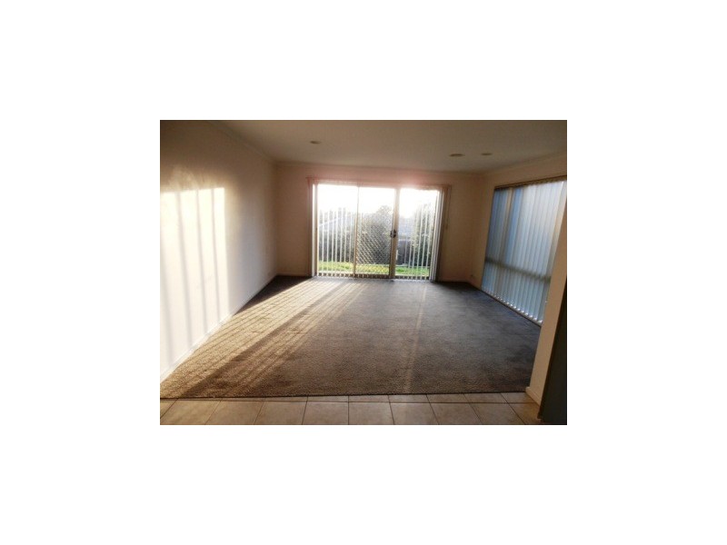 6 Joan Court, Skye VIC 3977