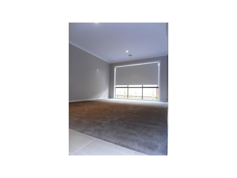 14 Copernicus Circuit, Cranbourne West VIC 3977