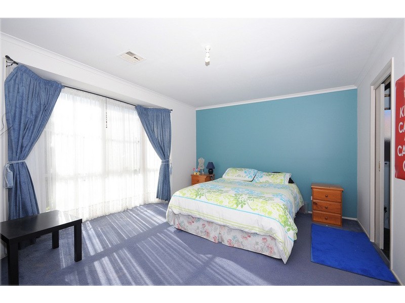 8 Maplewood Court, Carrum Downs VIC 3201