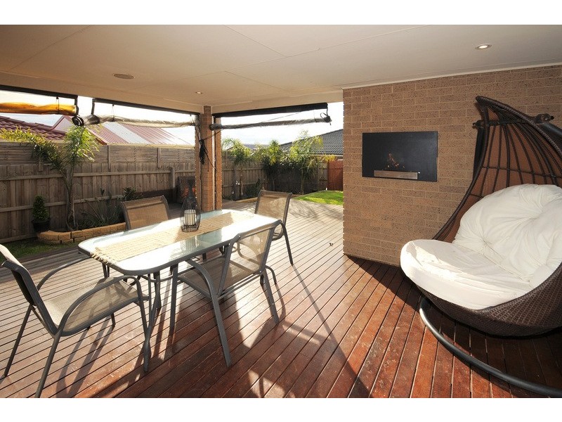 25 Diamond Parade, Skye VIC 3977