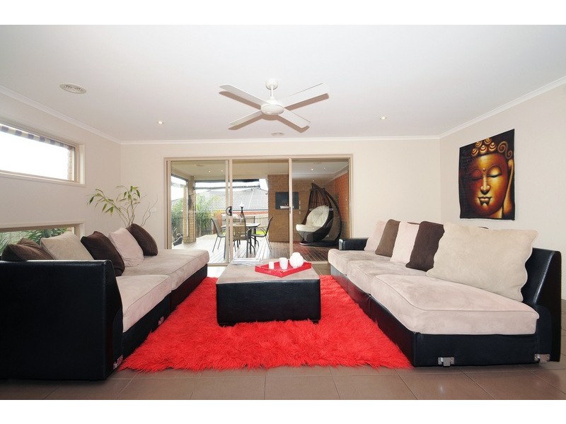 25 Diamond Parade, Skye VIC 3977