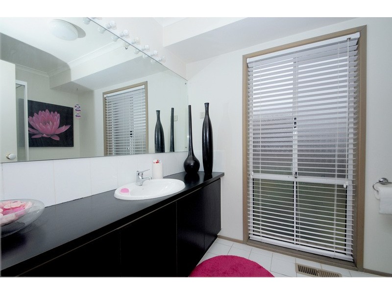 11 Charleville Court, Carrum Downs VIC 3201