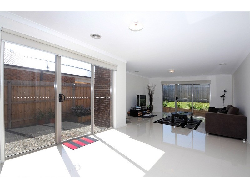 13 Eden Avenue, Skye VIC 3977