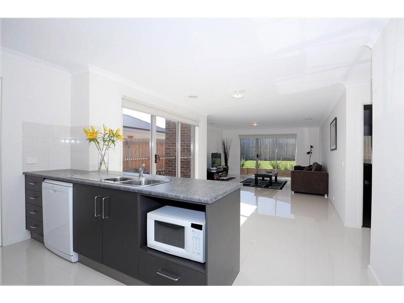 13 Eden Avenue, Skye VIC 3977