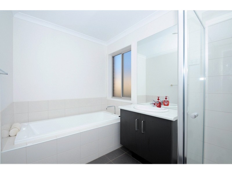 13 Eden Avenue, Skye VIC 3977