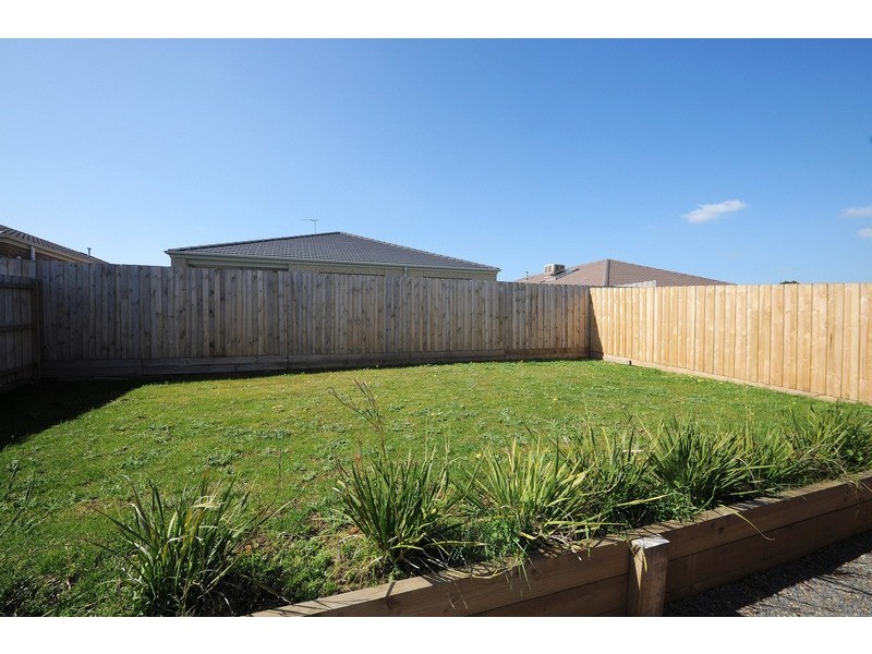 13 Eden Avenue, Skye VIC 3977