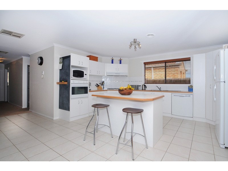 17 Esta Court, Carrum Downs VIC 3201