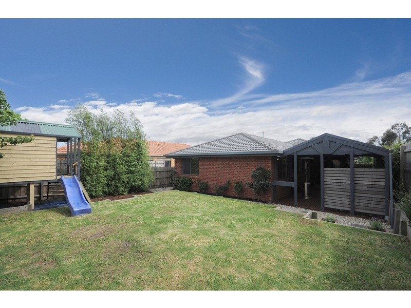17 Esta Court, Carrum Downs VIC 3201