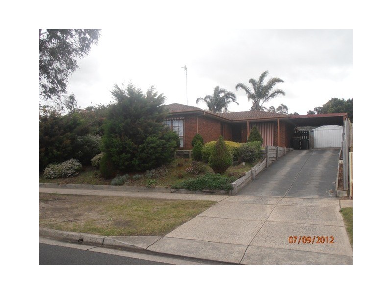 32 Earnshaw Drive, Carrum Downs VIC 3201