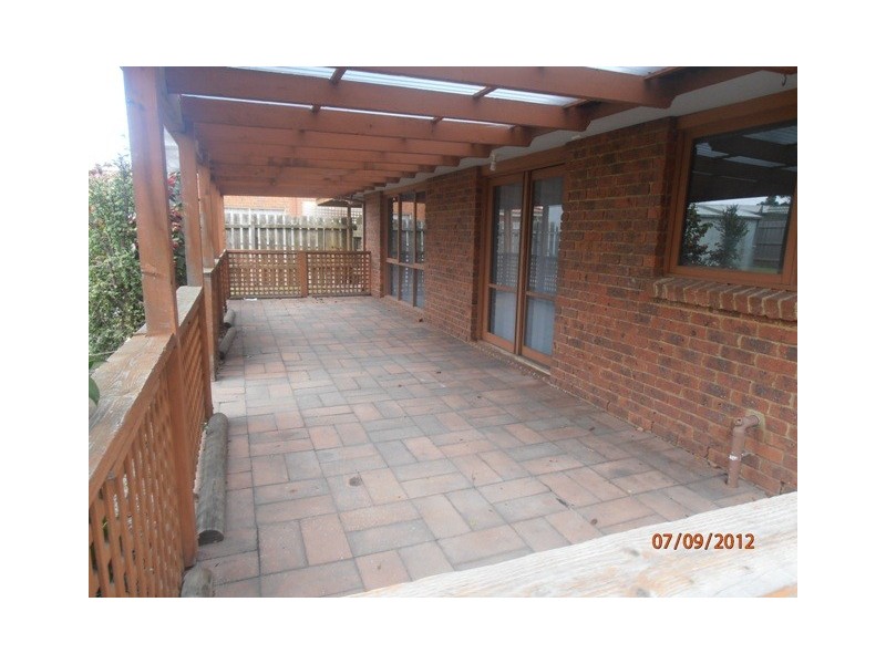 32 Earnshaw Drive, Carrum Downs VIC 3201