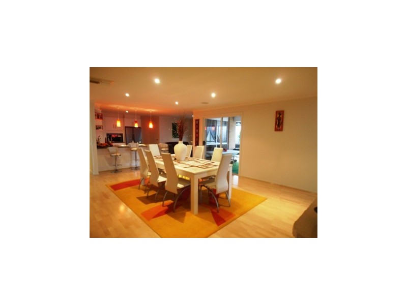 4 Dimitrios Close, Skye VIC 3977