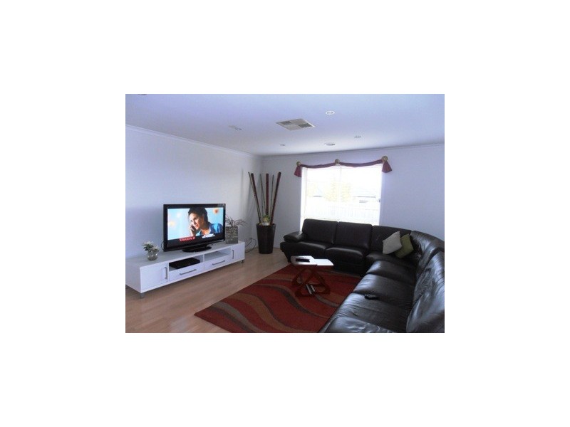 4 Dimitrios Close, Skye VIC 3977