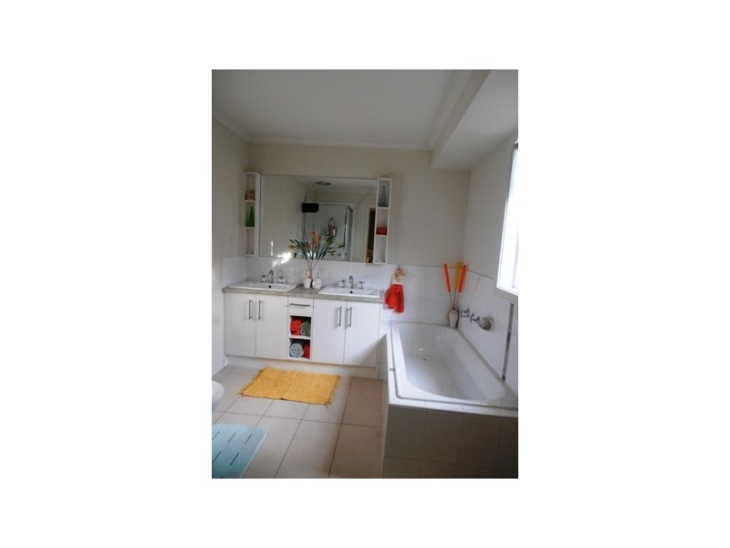 4 Dimitrios Close, Skye VIC 3977