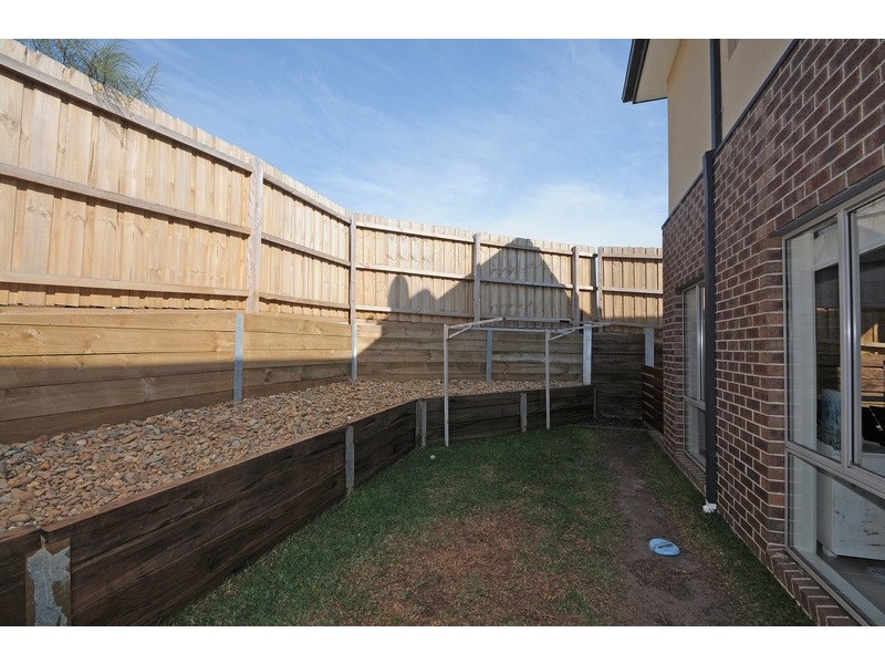 1/35 Lily Way, Skye VIC 3977