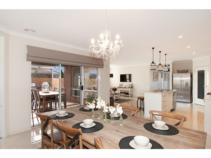 21 Sandarra Boulevard, Sandhurst VIC 3977