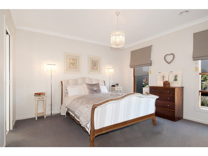 21 Sandarra Boulevard, Sandhurst VIC 3977
