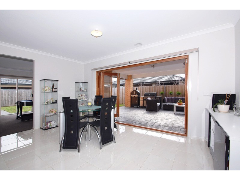 44 Sandarra Boulevard, Sandhurst VIC 3977