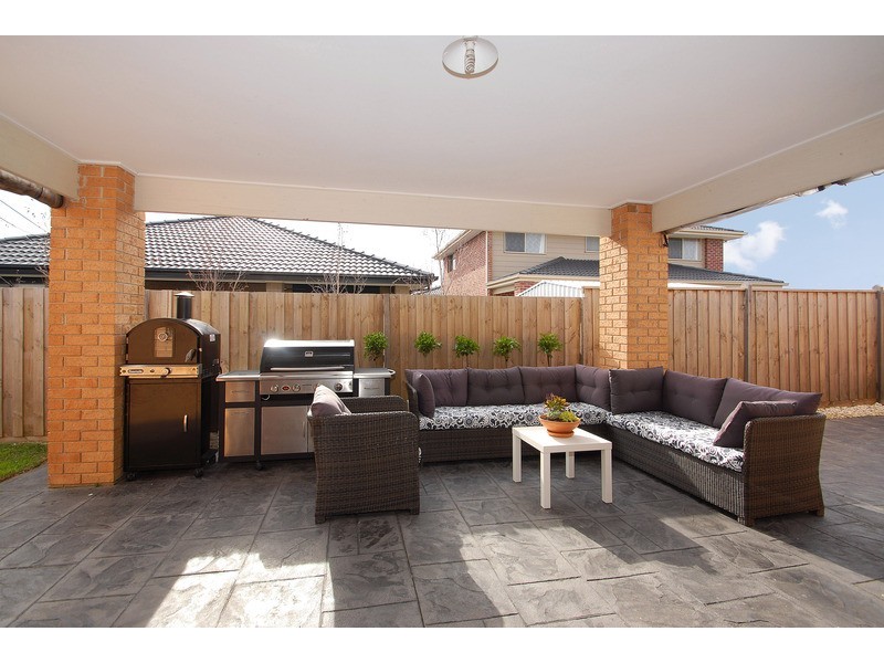 44 Sandarra Boulevard, Sandhurst VIC 3977