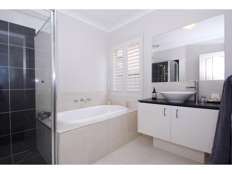 44 Sandarra Boulevard, Sandhurst VIC 3977