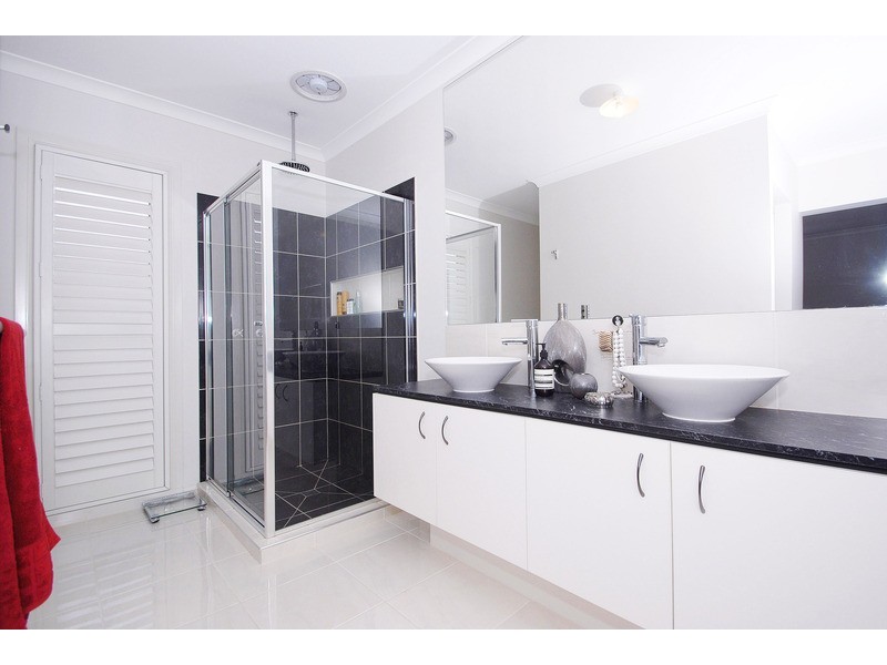 44 Sandarra Boulevard, Sandhurst VIC 3977