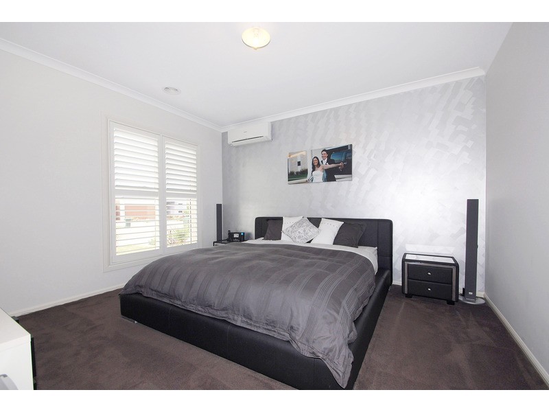 44 Sandarra Boulevard, Sandhurst VIC 3977