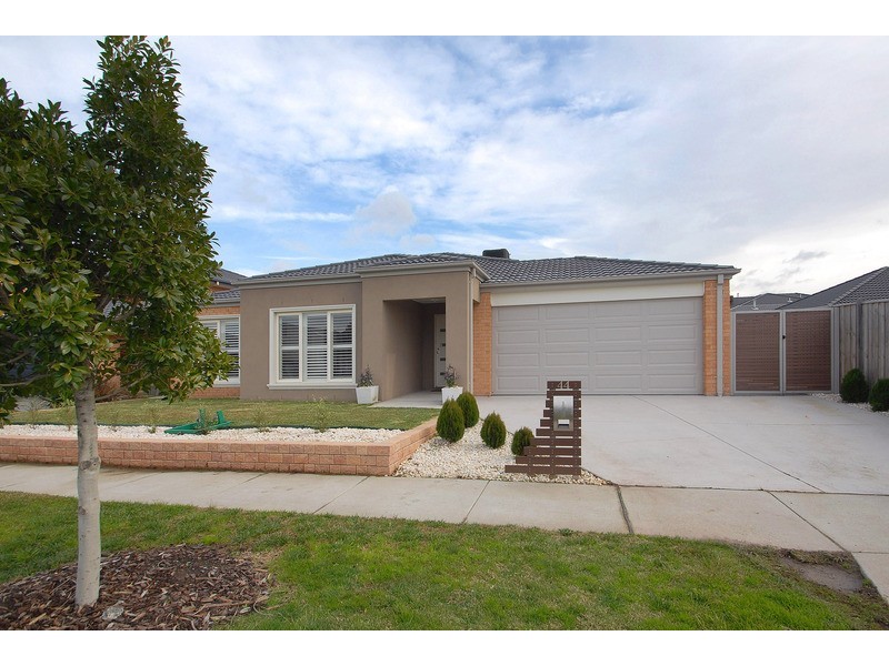 44 Sandarra Boulevard, Sandhurst VIC 3977