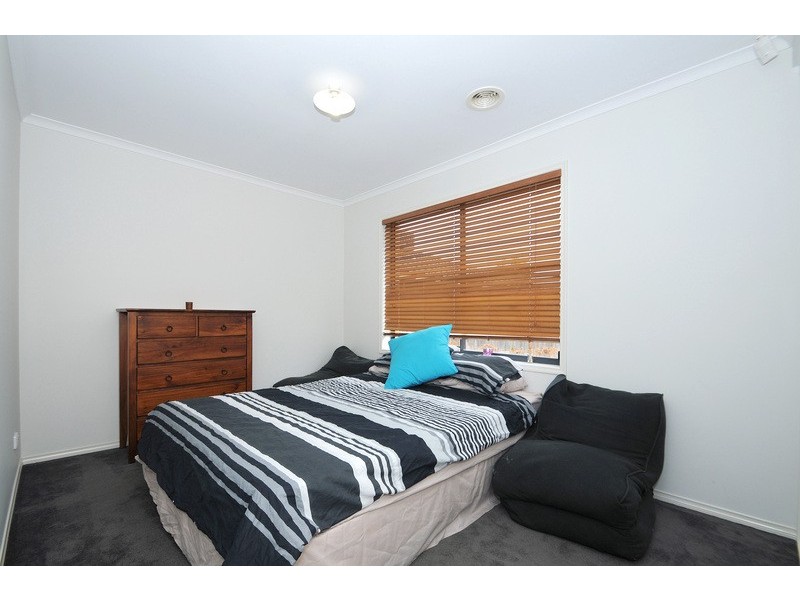 8 Natisone Place, Skye VIC 3977