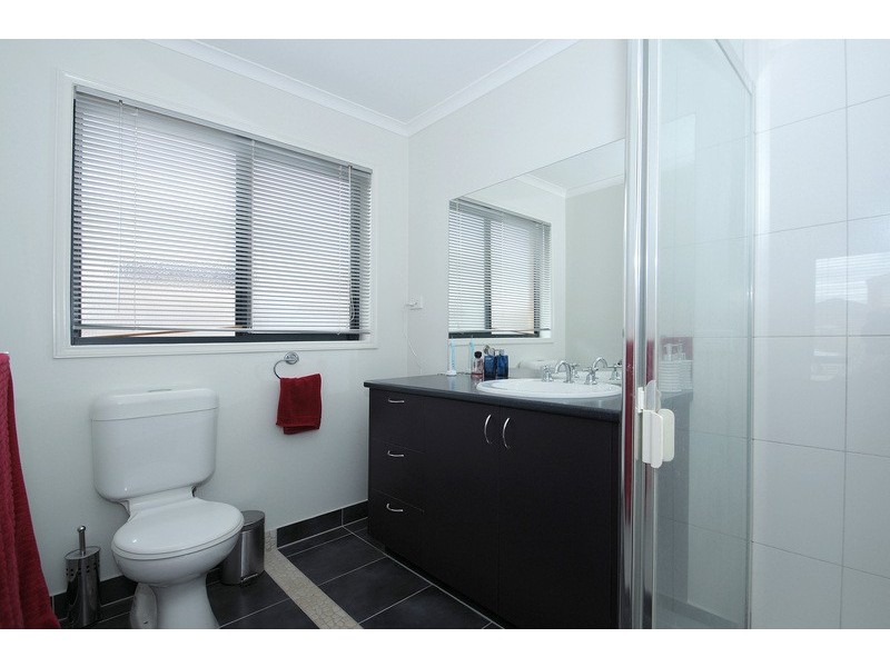 8 Natisone Place, Skye VIC 3977