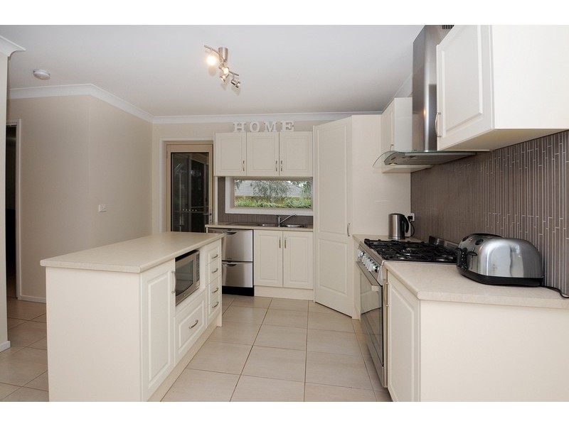 9 Commonwealth Terrace, Sandhurst VIC 3977