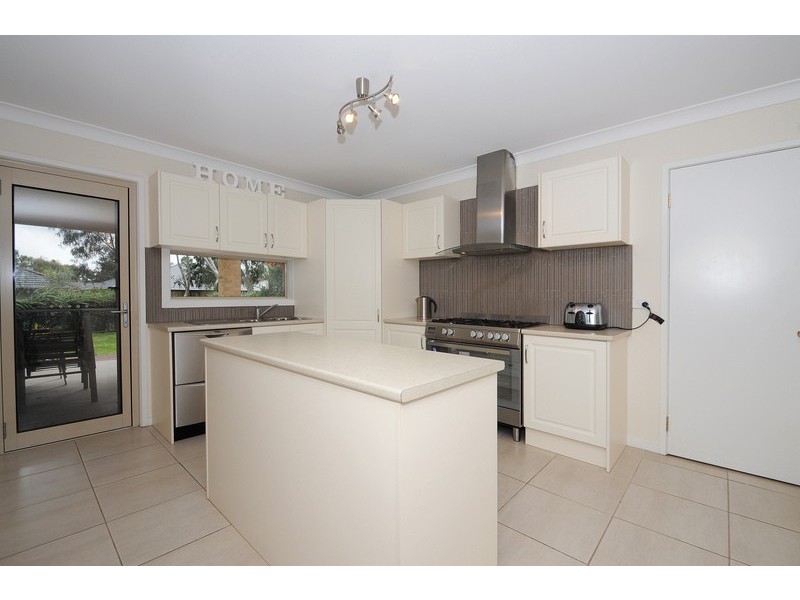 9 Commonwealth Terrace, Sandhurst VIC 3977