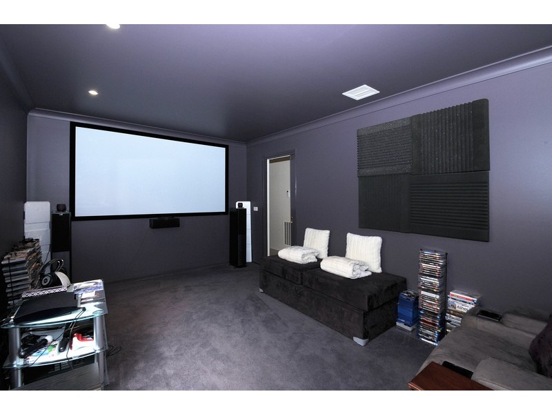 9 Commonwealth Terrace, Sandhurst VIC 3977