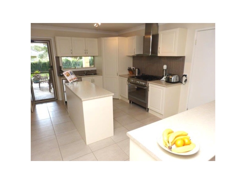 9 Commonwealth Terrace, Sandhurst VIC 3977