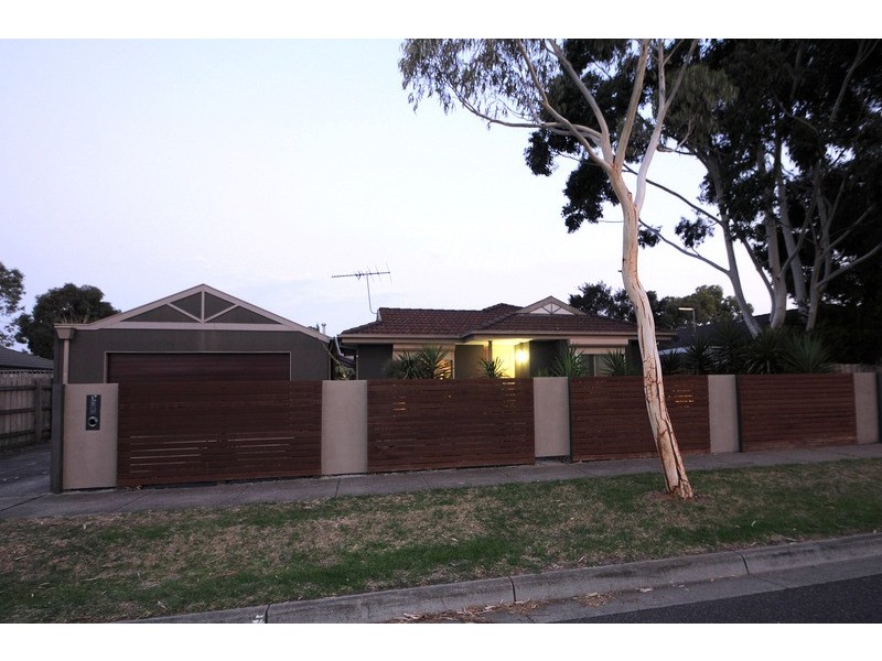 17 Oberon Drive, Carrum Downs VIC 3201
