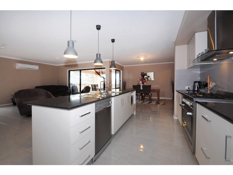 5 St Austell, Skye VIC 3977