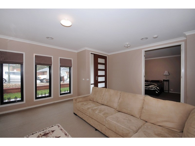 5 St Austell, Skye VIC 3977