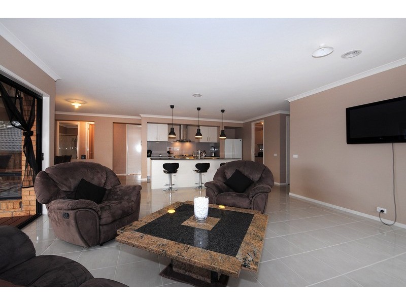 5 St Austell, Skye VIC 3977