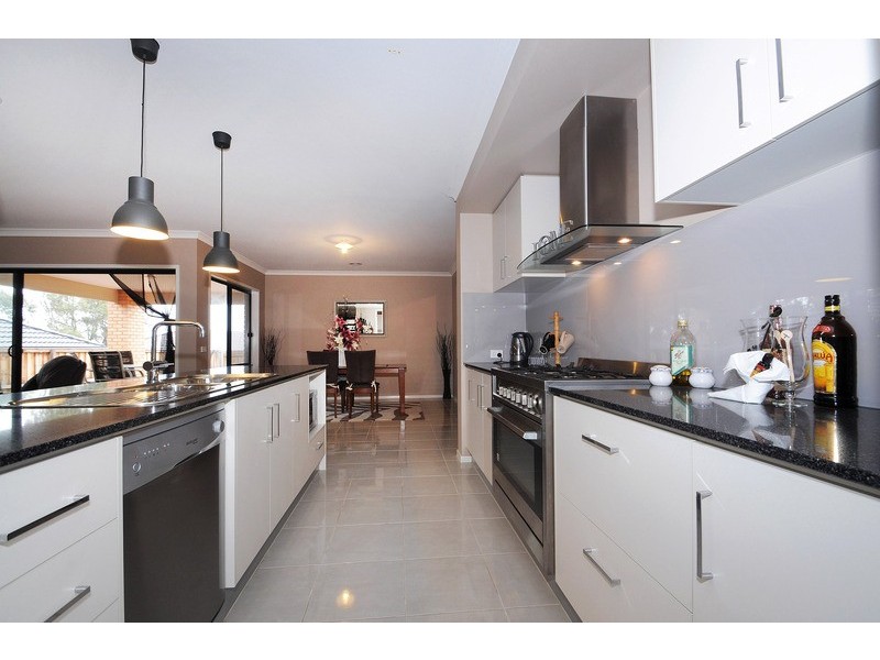 5 St Austell, Skye VIC 3977