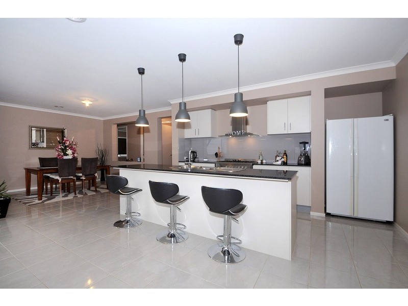 5 St Austell, Skye VIC 3977