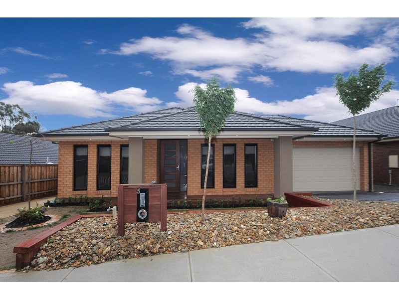 5 St Austell, Skye VIC 3977